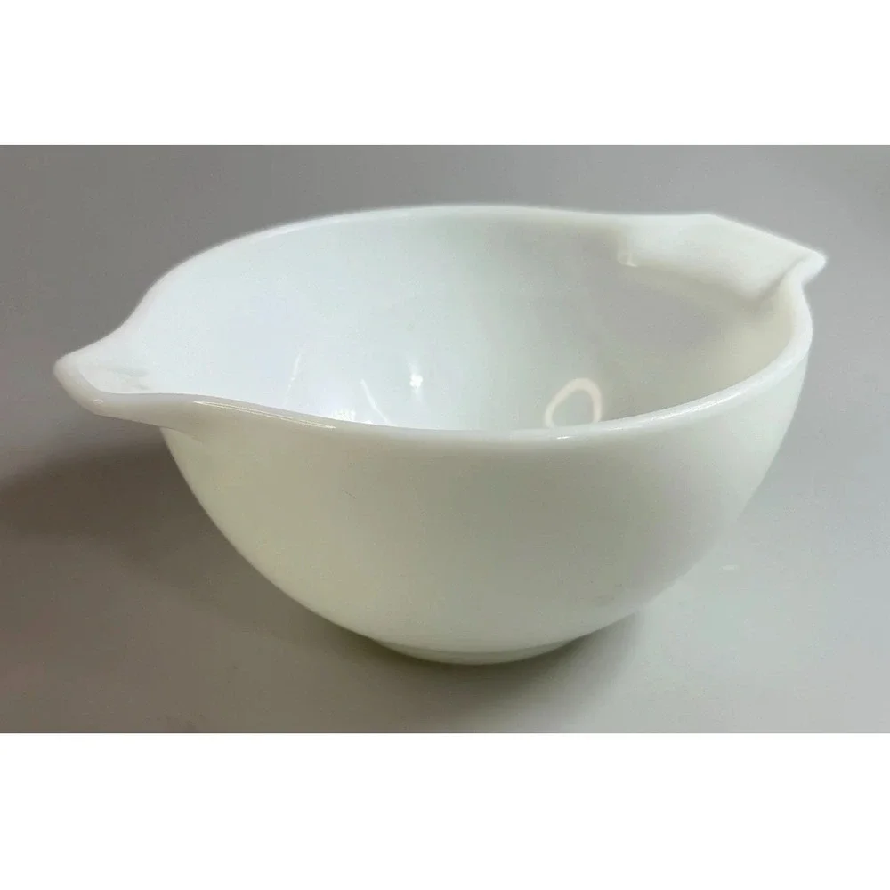 Pyrex #441 - 1 1/2 PT White Cinderella Mixing Nesting Bowl
